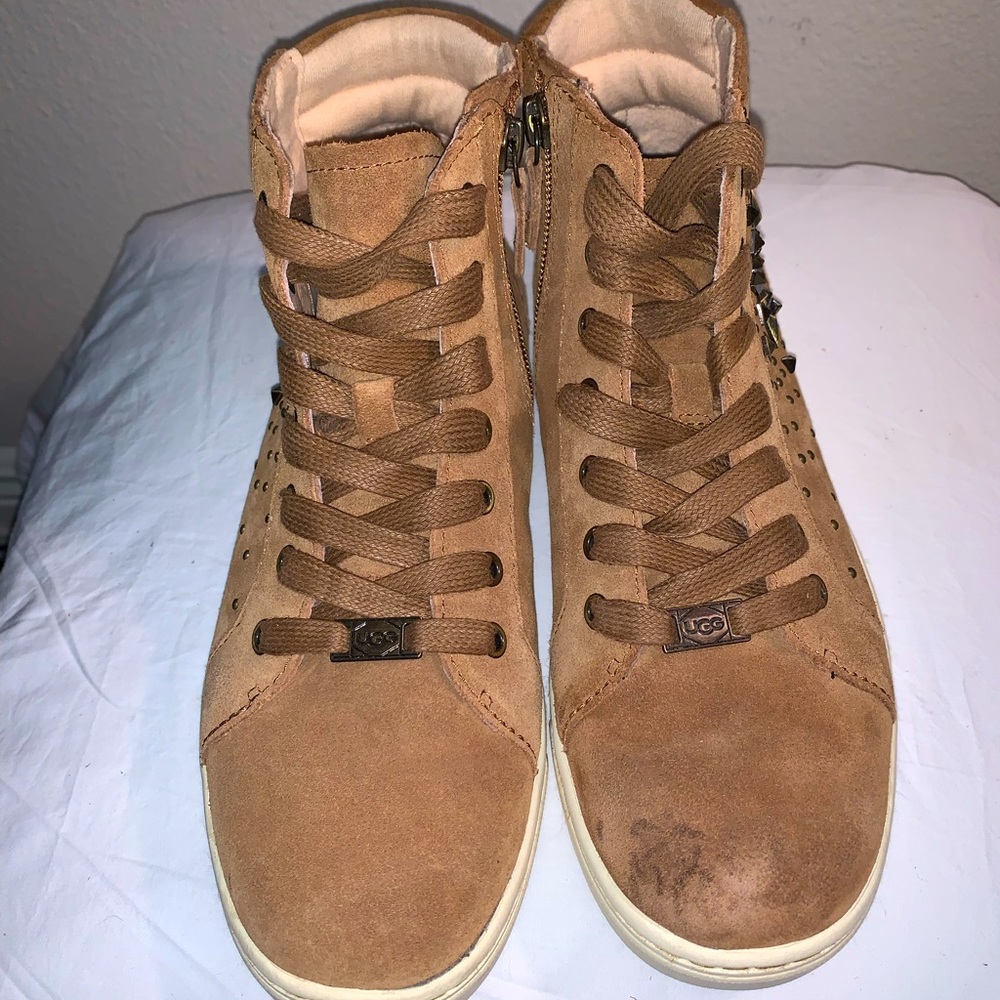 UGG GRADIE DECO with STUDS. CHESTNUT. MID TOP SNEAKERS. Womens SIZE 7.5 US.
